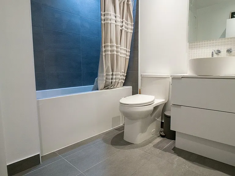 185 Roehampton Ave #2301 — Photo 10