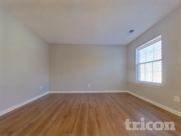 878 Crestworth Xing — Photo 9