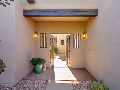 9 E Avenida Sebastian, Santa Fe, NM, 87506