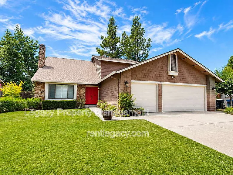 3209 Serra Way — Photo 1