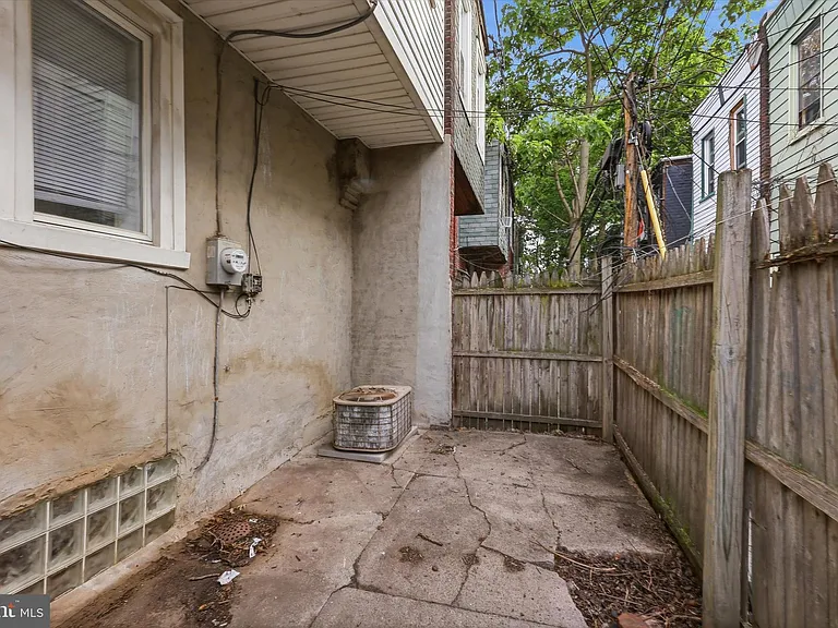 4223 N Hicks St — Photo 17