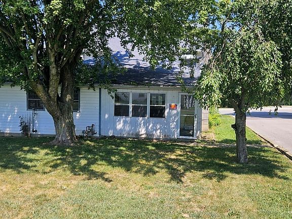 3rd image of 709 E Main St