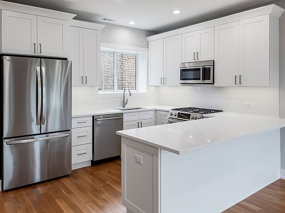 2nd image of 4626 N Ashland Ave