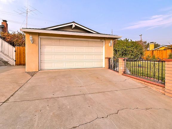 4th image of 4609 Capitola Ave