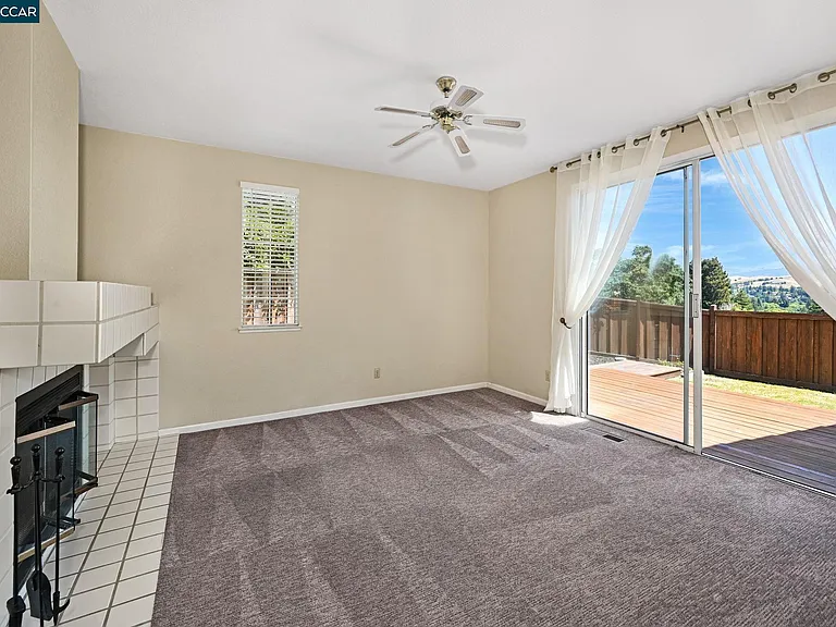 1319 Strawberry Ct — Photo 3