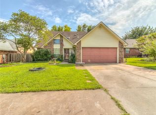 2128 NE 8th St, Moore, OK 73160