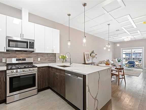 2nd image of 313 Pine St APT 309