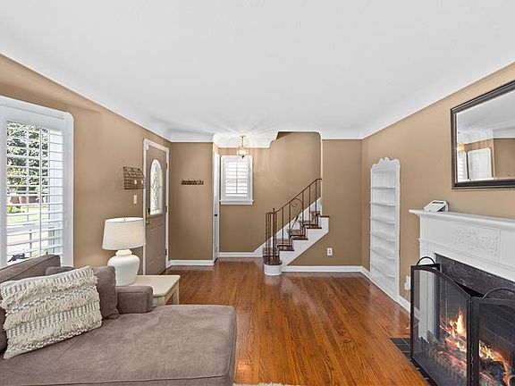 5th image of 15916 Alden Ave