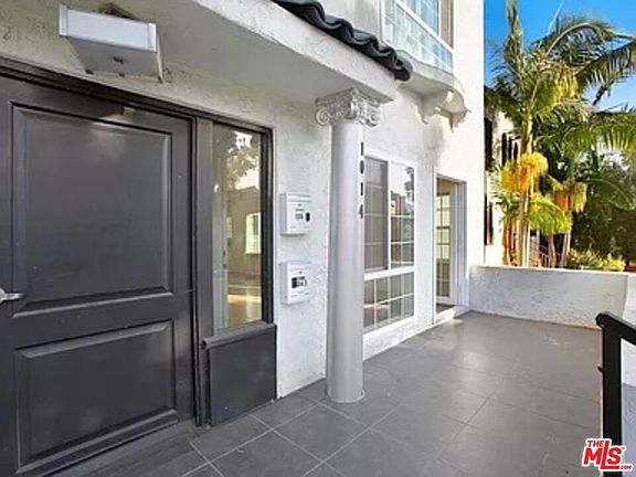 3rd image of 1014 S Orange Dr