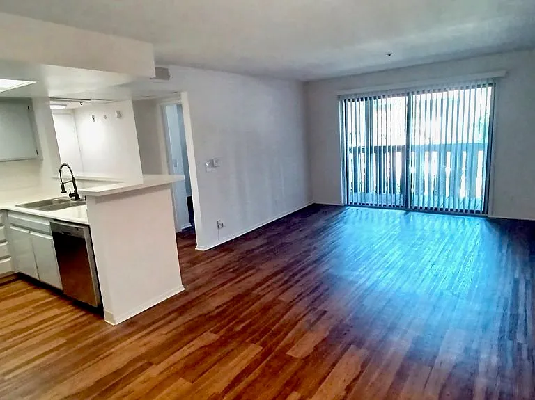 Windrose Place Pasadena — Photo 34