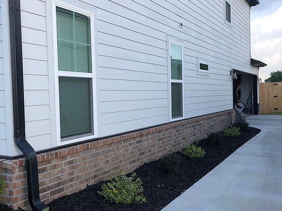 2nd image of 1725 W Whitney Ln