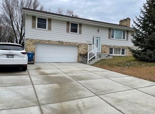 3206 W 110th St, Bloomington, MN 55431
