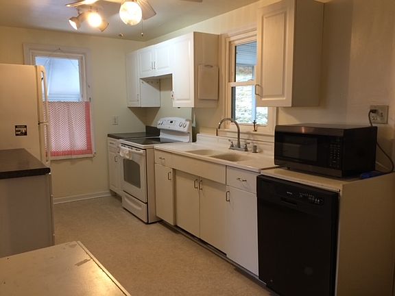 2nd image of 922 Cayton St