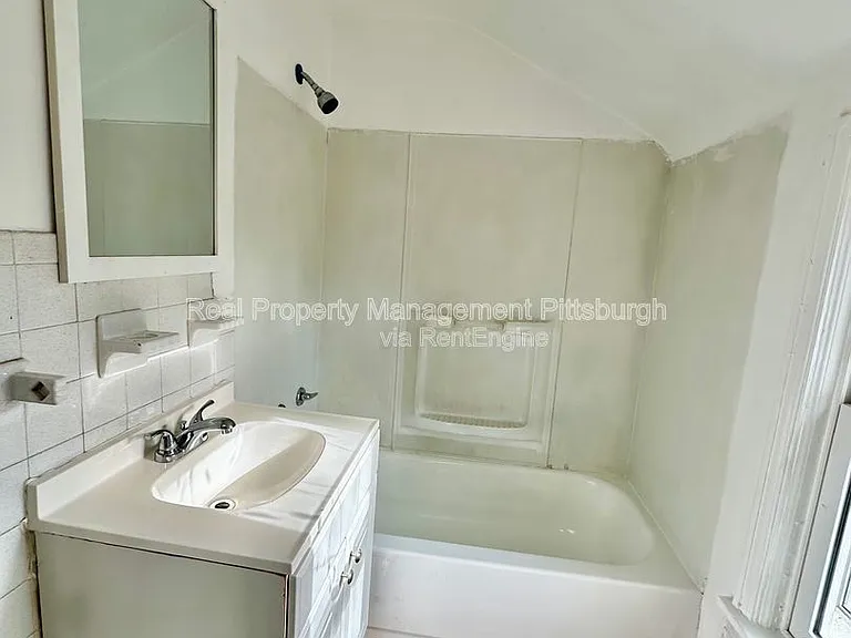 8612 Oakcrest Rd — Photo 7