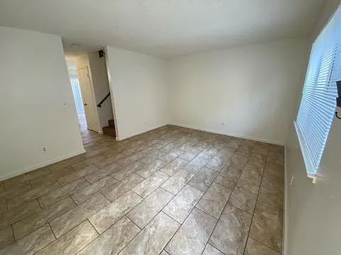 2 bed, 1000 sqft, $1,350 — Photo 2