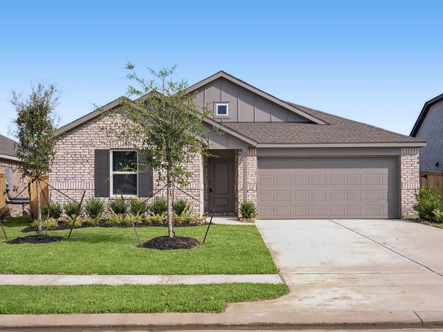 3 bed, 2.0 bath, 1621 sqft, $2,075 — Photo 1