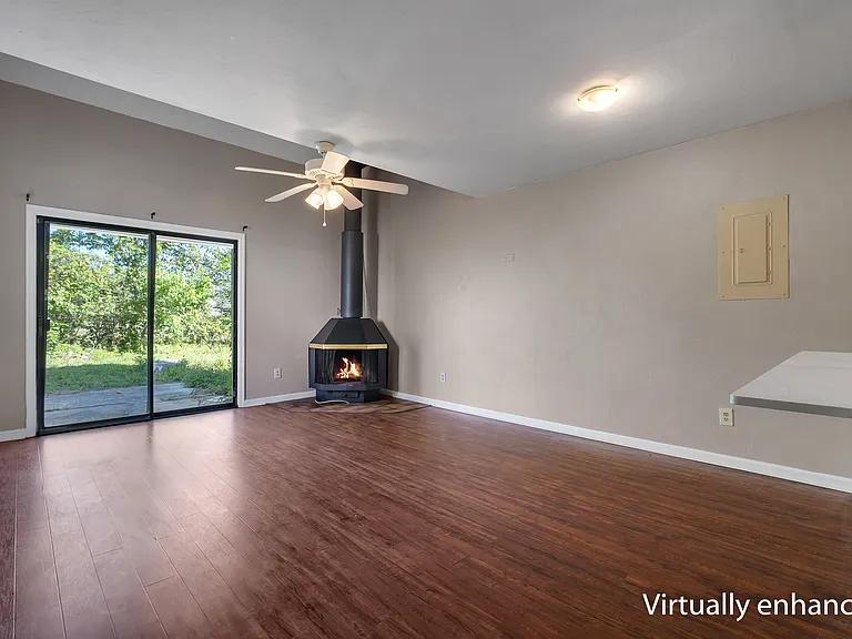 1914 Larette Dr #B — Photo 6