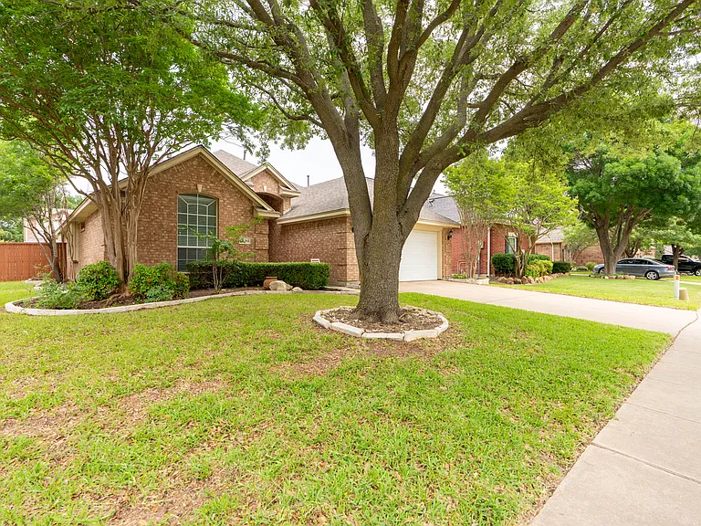 11990 Cobblestone Dr — Photo 2