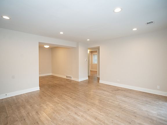 4th image of 4833 W 109th St APT 103