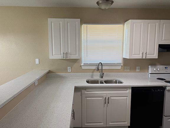 3rd image of 1311 Wyatt St