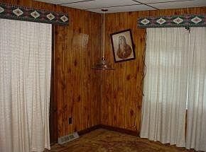 5th image of 528 Woodford Ave