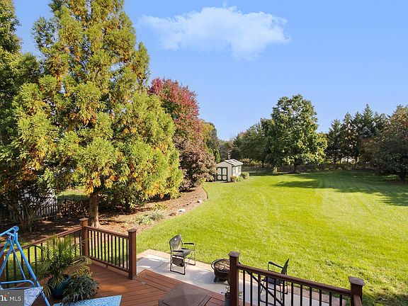 3rd image of 42979 Farmingdale Dr