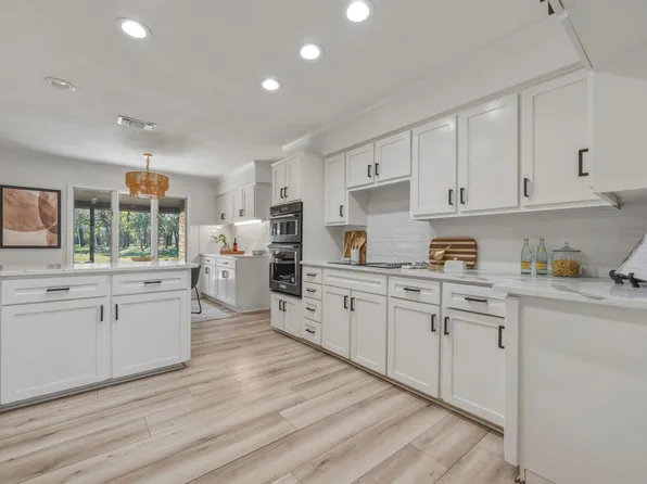 28 Country Oaks Dr, Buda, TX 78610