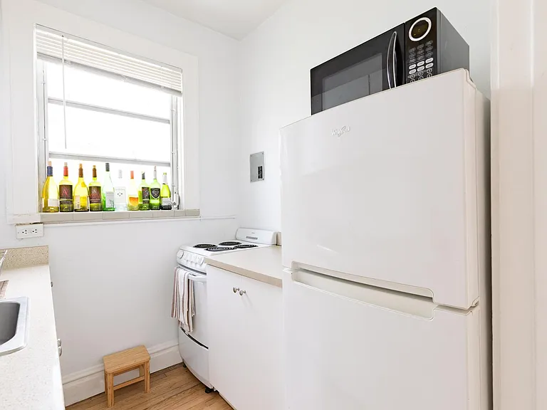 320 Mendoza Ave #6 — Photo 6