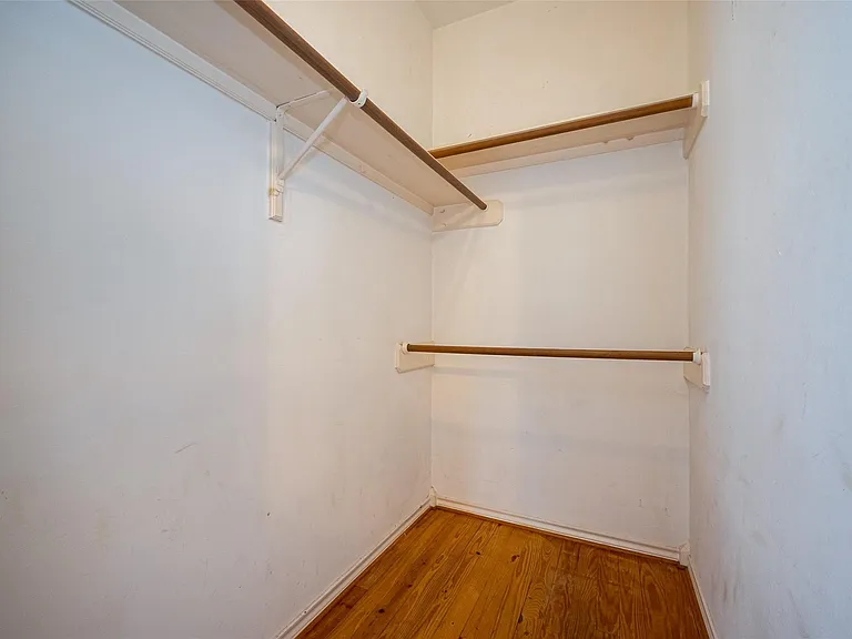 1111 Banks St #6 — Photo 11