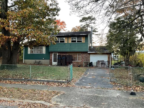 5 Illinois Avenue, Jackson, NJ 08527