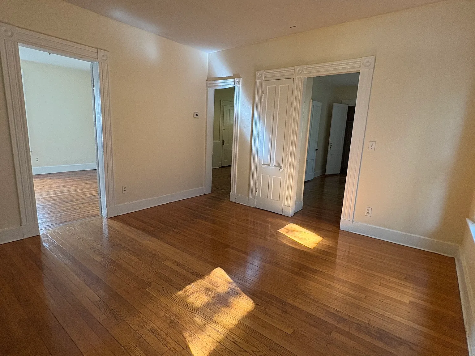 2 bed, 1.0 bath, 3397 sqft, $1,590 — Photo 3