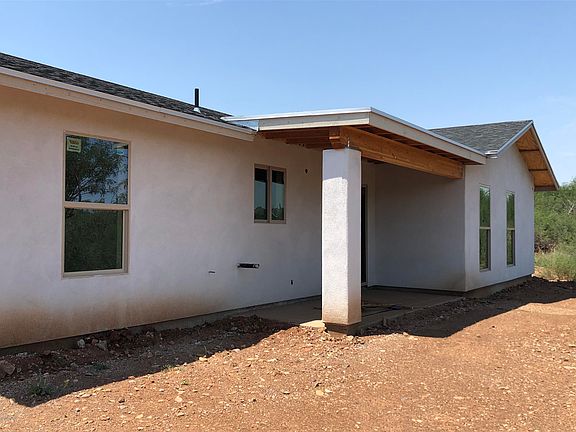 3rd image of 145 Roadrunner Ln