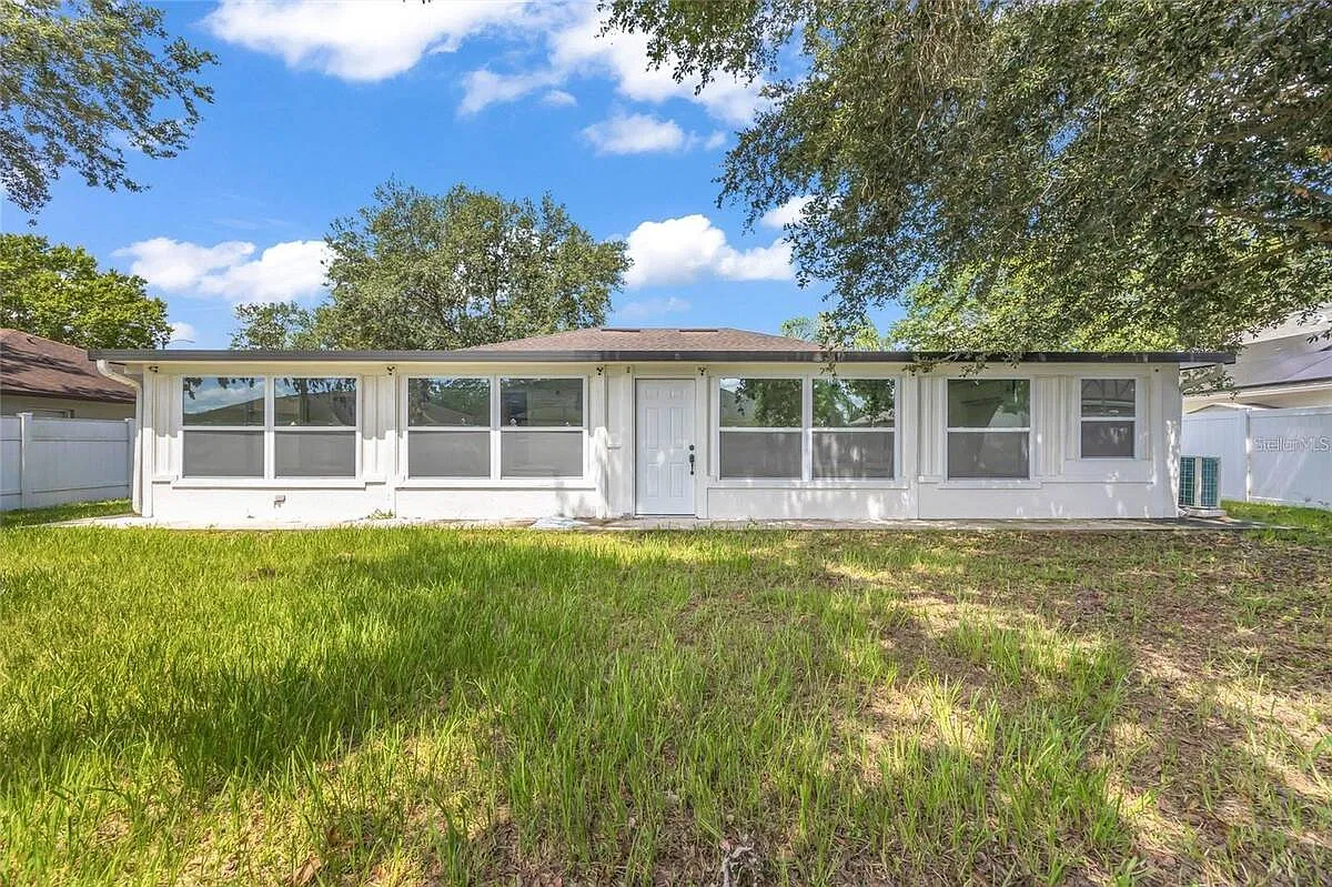 3 bed, 2.0 bath, 1435 sqft, $2,600 — Photo 2