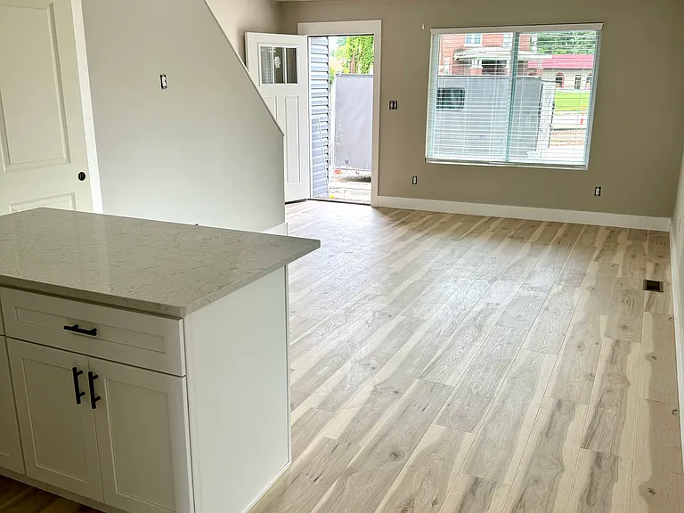 121 Norway Ave — Photo 9