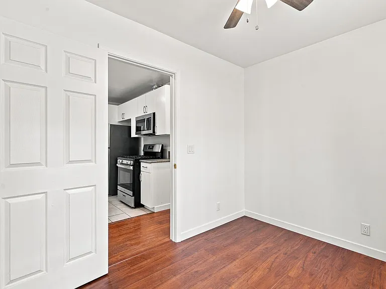 956 Elden Ave — Photo 11