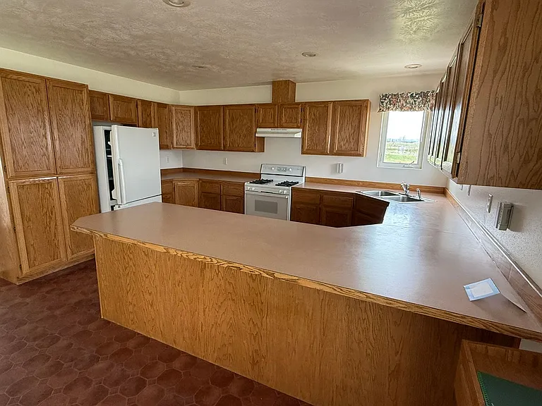 1687 Simpson Ln — Photo 20