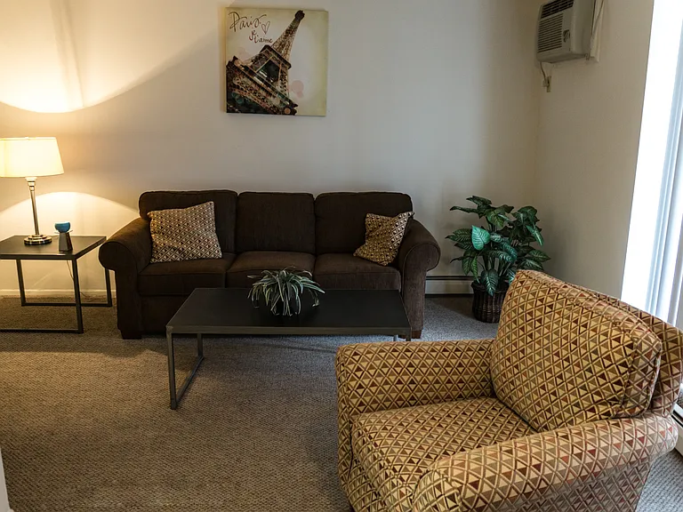 College Towers Apartments — Photo 59