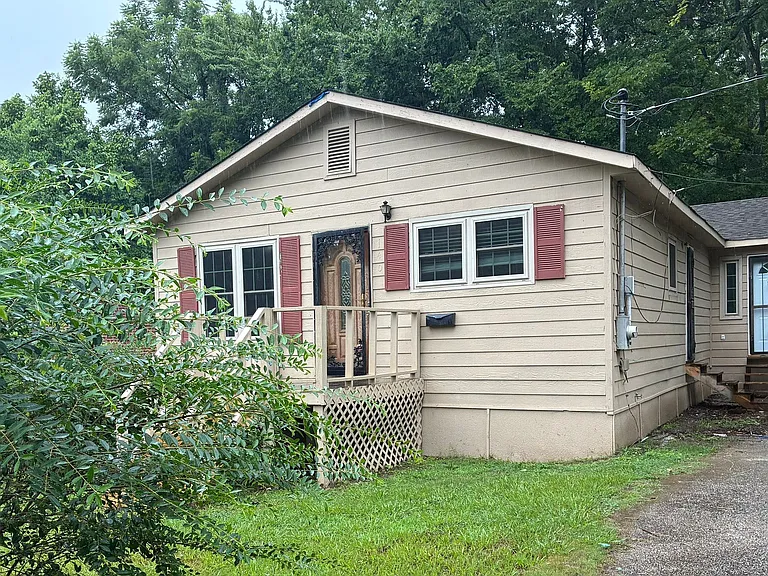 140 Center St #1 — Photo 1
