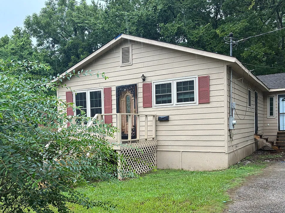 140 Center St #1