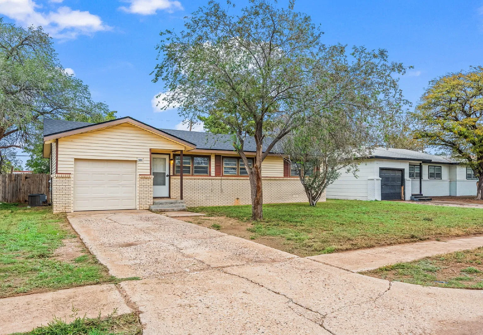 3 bed, 1.0 bath, 1131 sqft, $1,195 — Photo 2