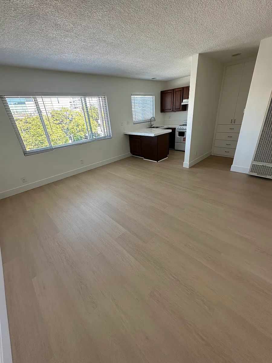 Building Photo - 2262 Brant St #8