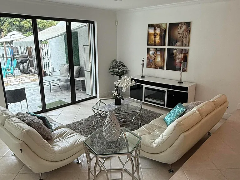 12394 Westhampton Cir — Photo 20