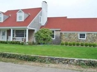 8 Fowlers Ln, Falmouth, MA 02540