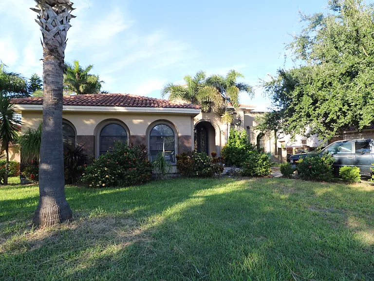 3802 San Clemente — Photo 2