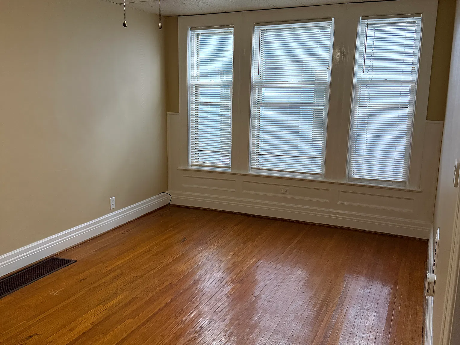 1 bed, 800 sqft, $1,350 — Photo 3