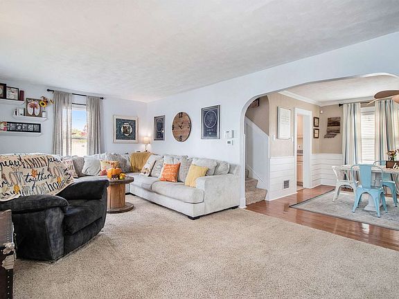 3rd image of 842 S 32nd St