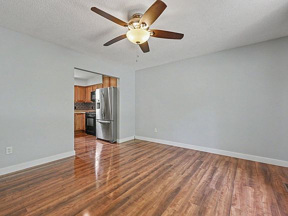 3rd image of 25581 Pleasant Dr