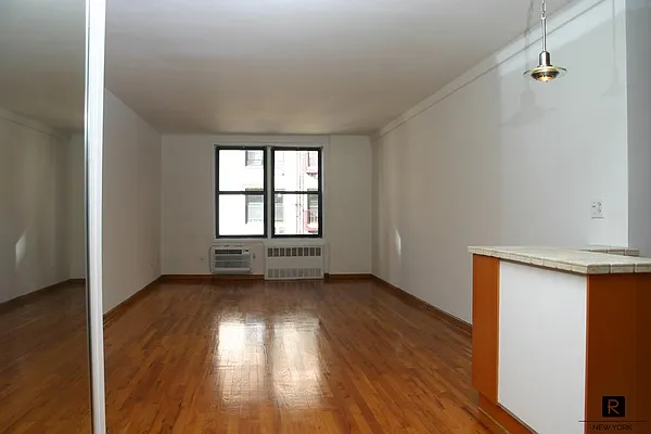 Sold by R New York | media 2