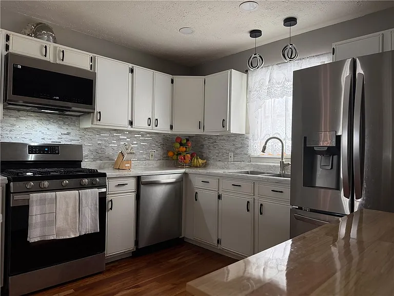 112 Central Dr — Photo 15