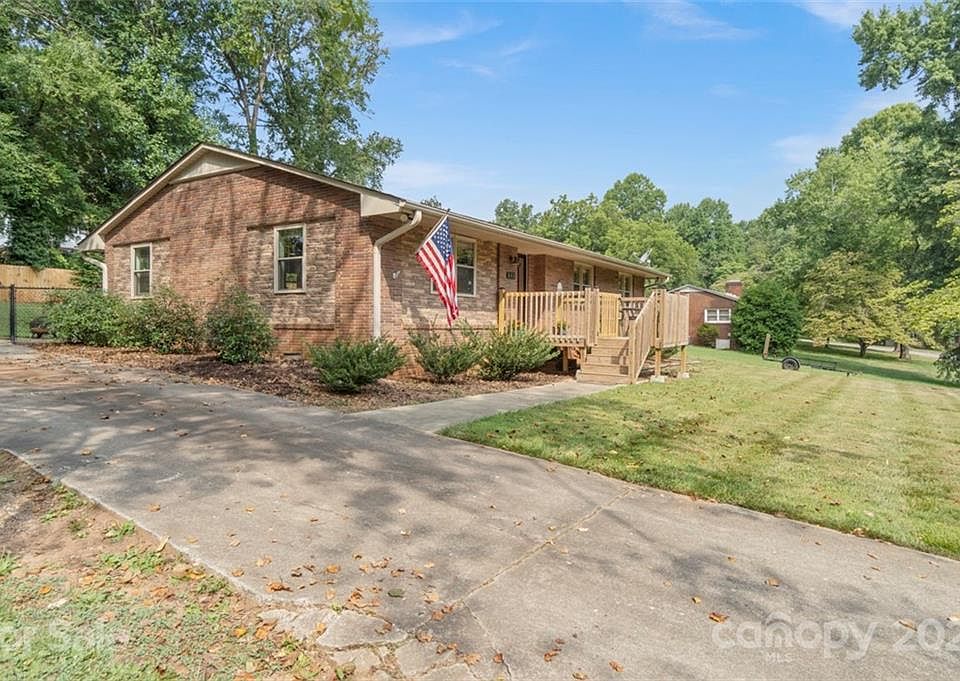 1st image of 846 Meadow Lane Dr